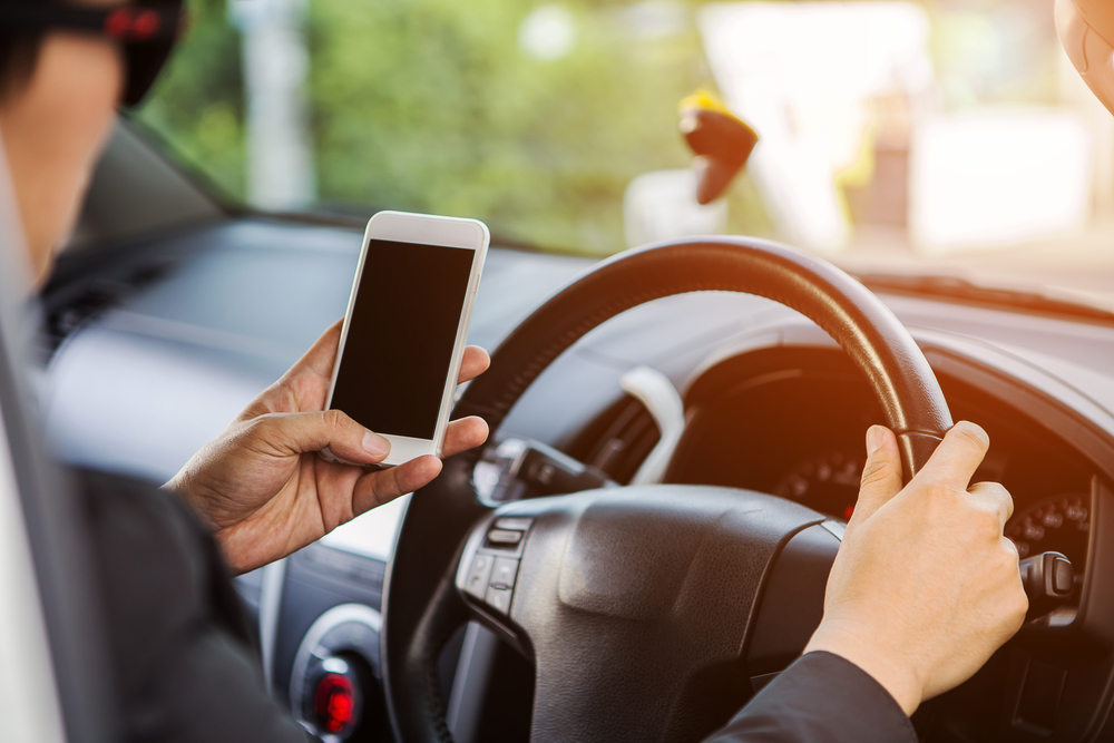 cell phone use while driving research paper